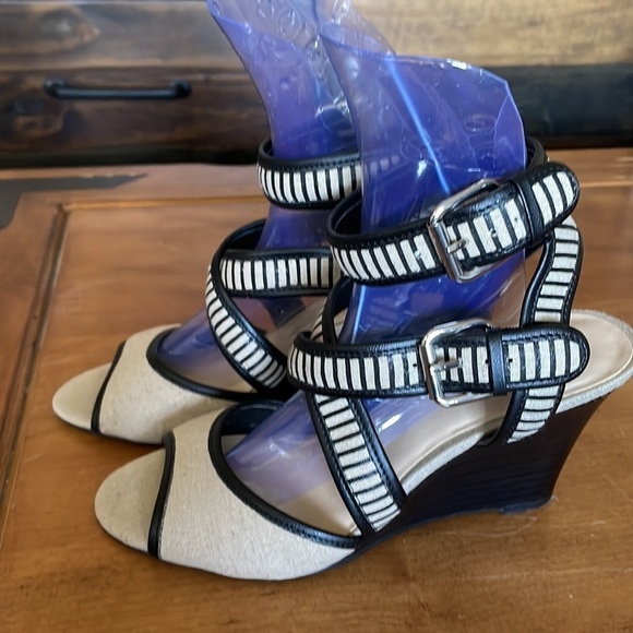 Nine West Ankle Strapped Wedges Size 8 - Picture 2 of 11